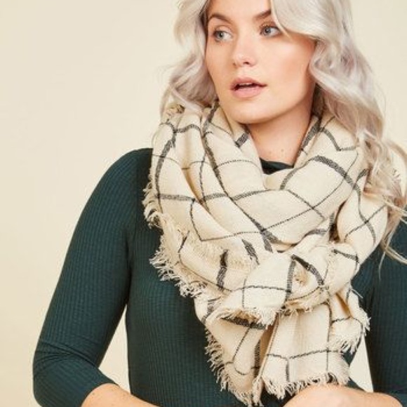 Black and Ivory Check Ultra Plush Blanket Scarf - Picture 2 of 8